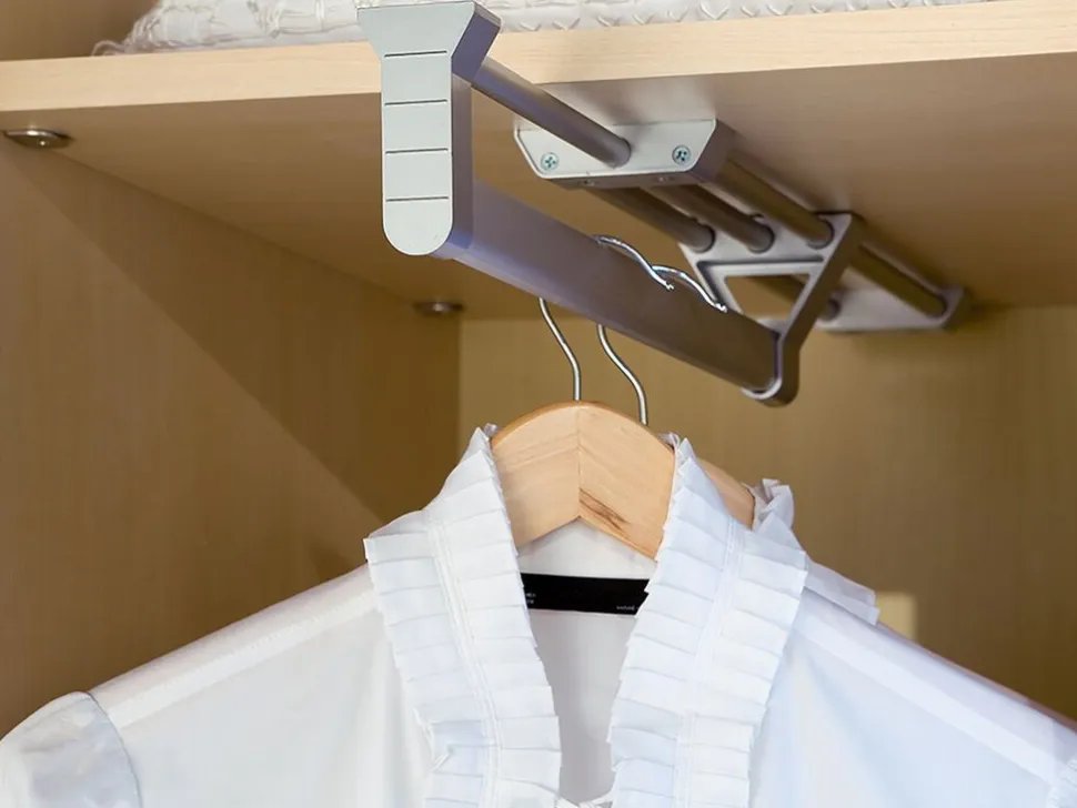Appendiabiti estraibile per interno armadi in Alluminio disponibile in 2 colori