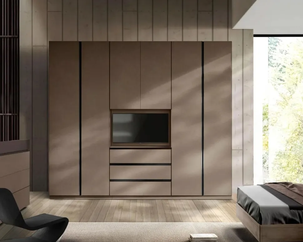 Armadio 6 ante battenti Cashmere con 3 cassetti Vano TV girevole e maniglie a gola disponibile in 3 colori