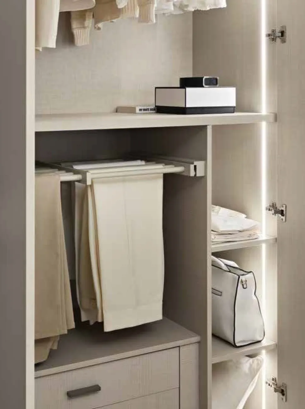 Armadio 4 ante battenti in vetro Brown con telaio in alluminio colore ossido linea Domino