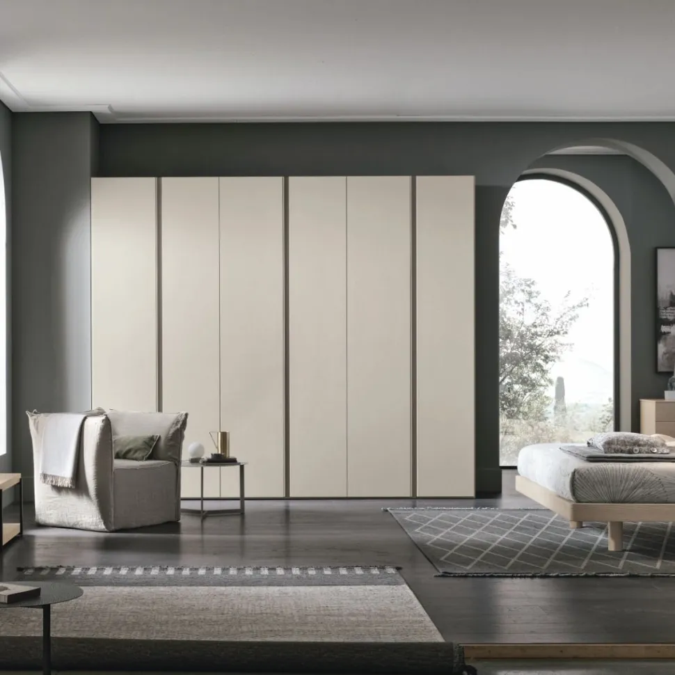 Armadio battente componibile con maniglia a tutta altezza integrata Dora disponibile in varie misure e colori