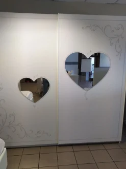 Armadio in Bianco Frassino con serigrafia e inserti a specchio Lindir linea Essenza