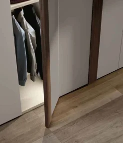 Armadio moderno 6 ante battenti con maniglia Integrata a tutta altezza disponibile in vari colori