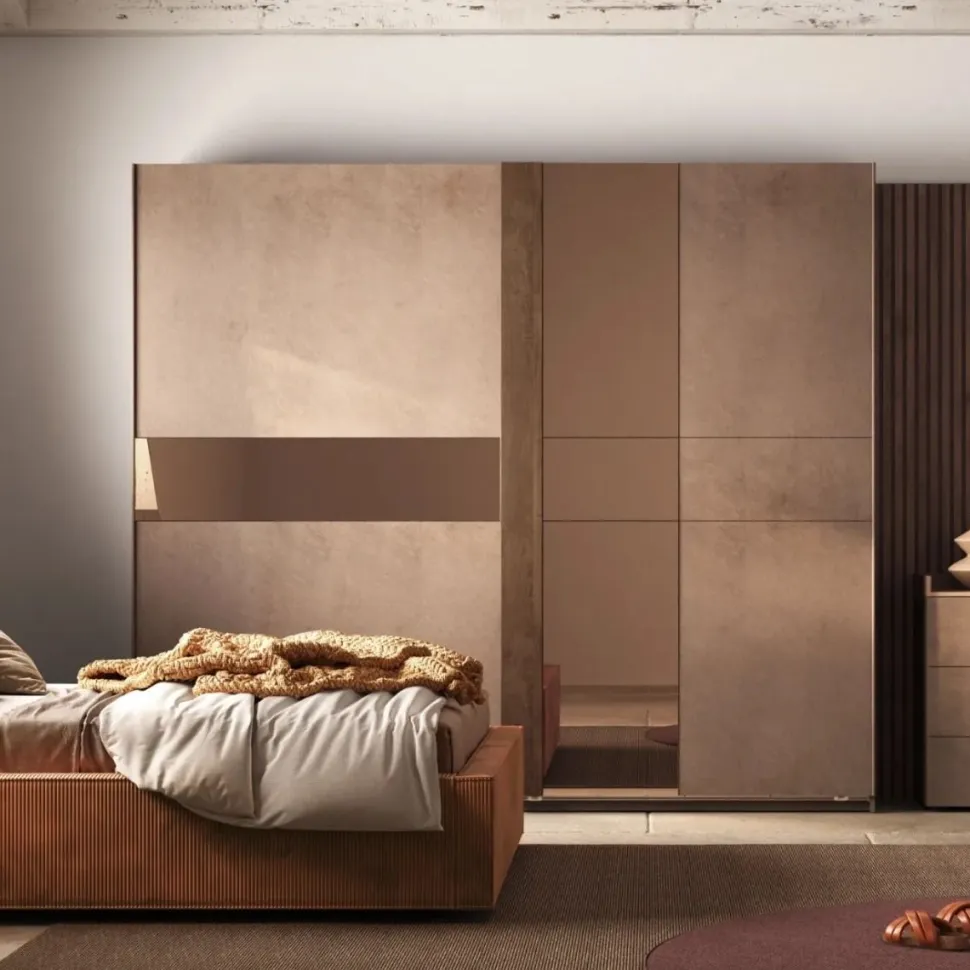 Armadio moderno 2 ante scorrevoli finitura Cashmere e Noce con inserti a specchio Bronzo