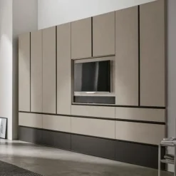 Armadio modulare componibile con vano TV girevole ante battenti e cassetti con maniglia a tutta altezza integrata disponibile in vari colori