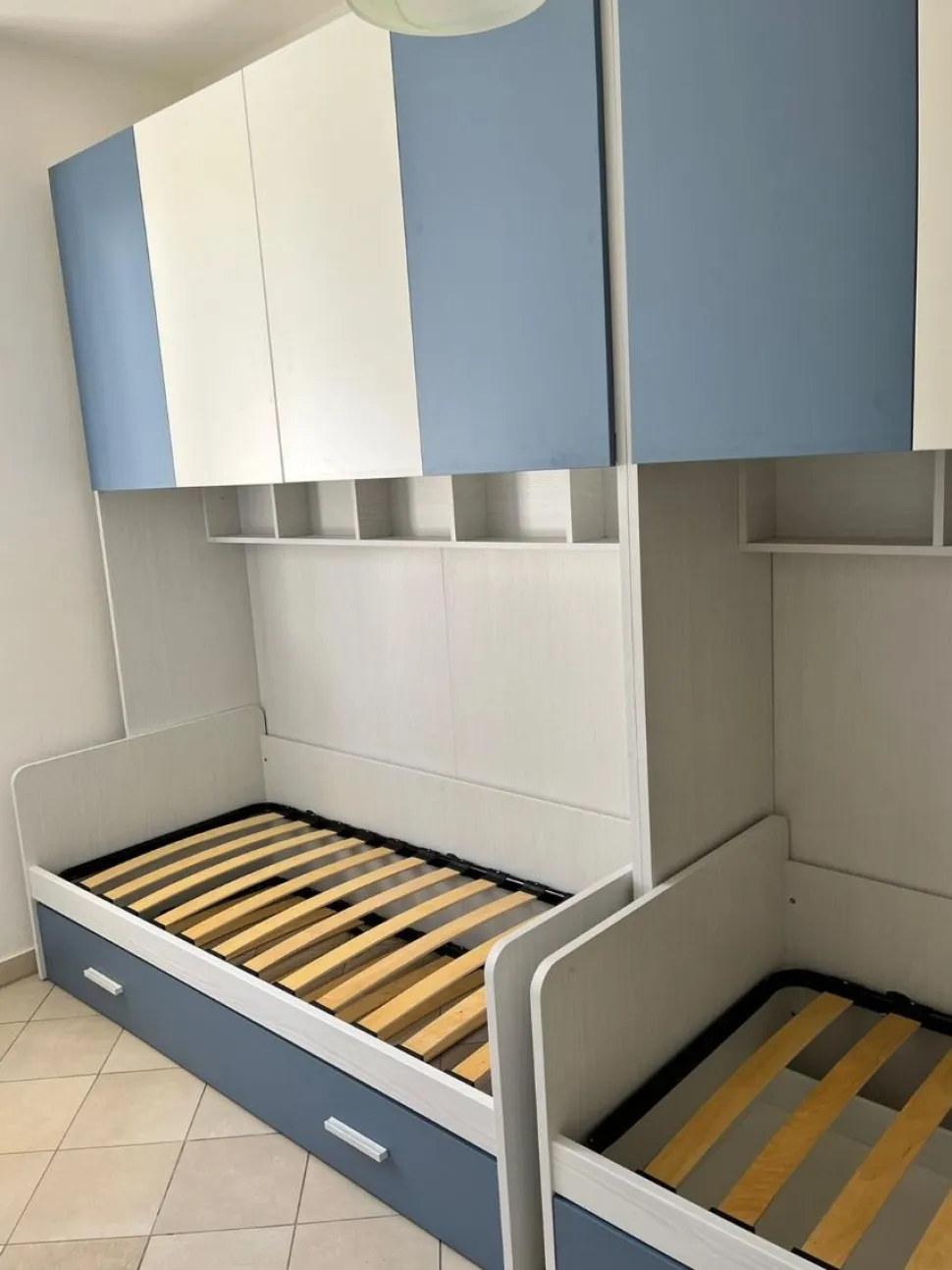 Cameretta a ponte SLIM , struttura Cenere Wood con frontali Sedano e Cielo