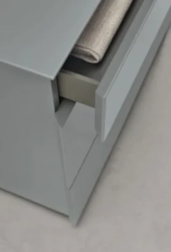 Cassettiera a 3 cassetti con presa maniglia obliqua Crio disponibile in vari colori