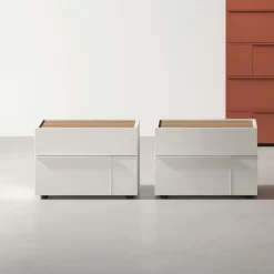 Comodino a 2 cassetti con maniglia in metallo verniciato Eros disponibile in 2 misure e vari colori
