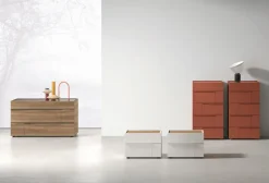 Comodino a 2 cassetti con maniglia in metallo verniciato Eros disponibile in 2 misure e vari colori