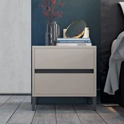 Comodino 2 cassetti con maniglie a gola Bolt linea Volo disponibile in vari colori