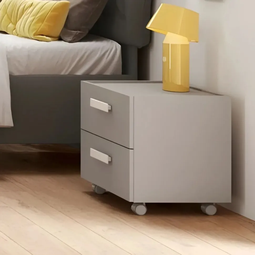 Comodino con ruote e 2 cassetti per camerette con maniglie sagomate disponibile in 4 colori
