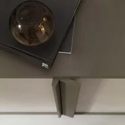 Comodino Milo 2 cassetti linea Domino finitura Noce Bianco e Grigio Londra