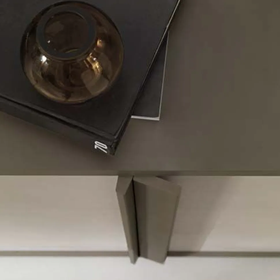 Comodino Milo 2 cassetti linea Domino finitura Noce Bianco e Grigio Londra