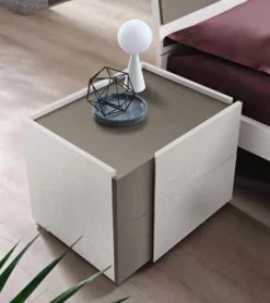 Comodino moderno 2 cassetti con maniglia e inserto laterale disponibile in vari colori Klass linea Domino