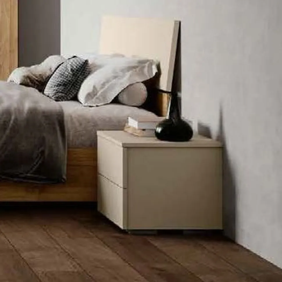 Comodino moderno 2 cassetti senza maniglie Mary disponibile in vari colori