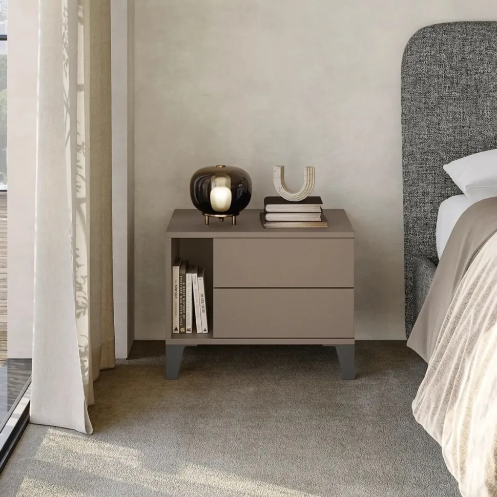 Comodino retrofinito Canapa senza maniglia con piedini in metallo Isabelle disponibile in vari colori