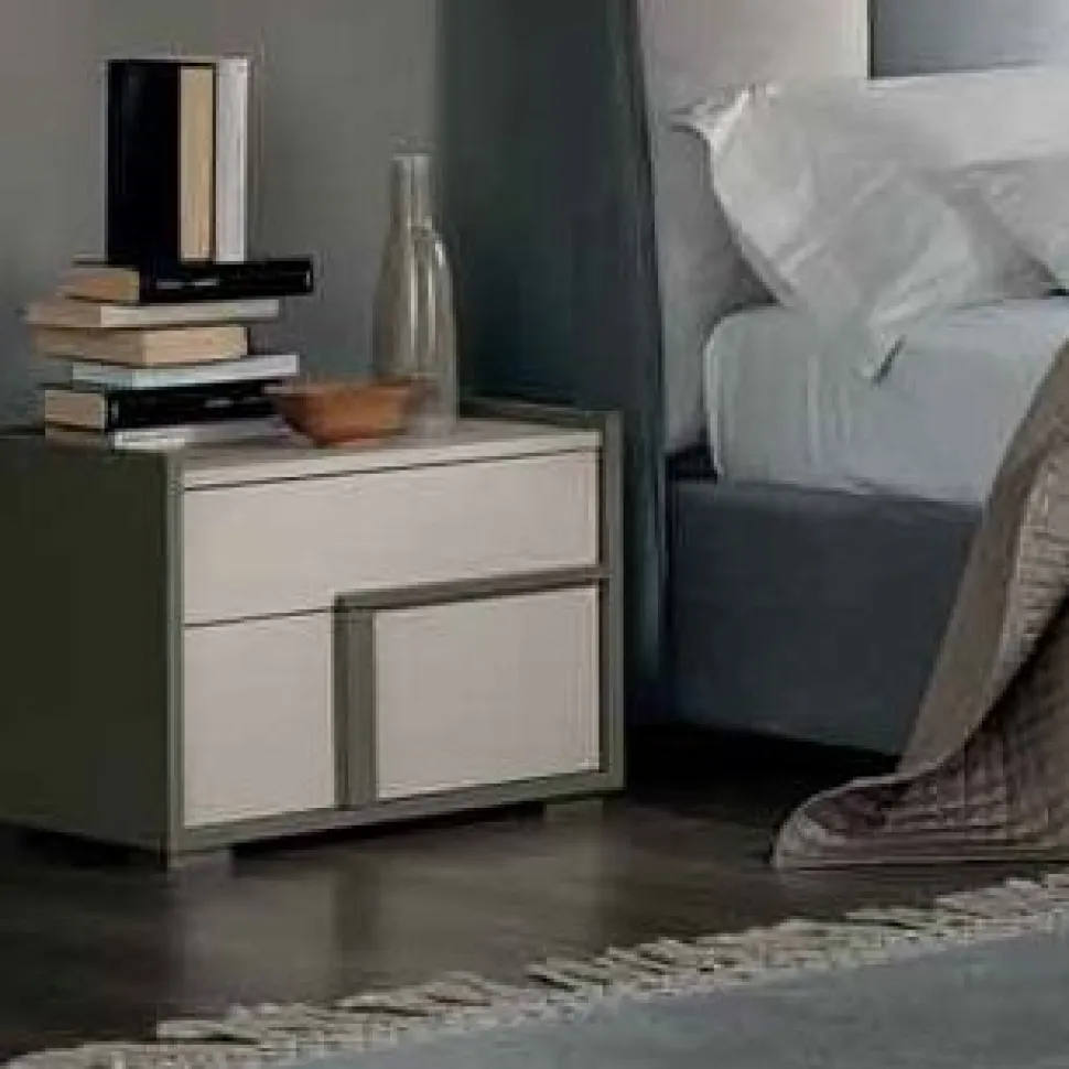 Comodino Tory 2 cassetti linea Domino finitura Grigio Londra e Cachemire