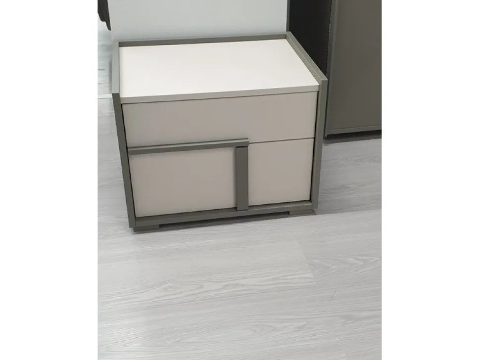 Comodino Tory 2 cassetti linea Domino finitura Grigio Londra e Cachemire