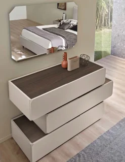 Comò sfalsato 3 cassetti Fergus linea Domino personalizzabile in vari colori