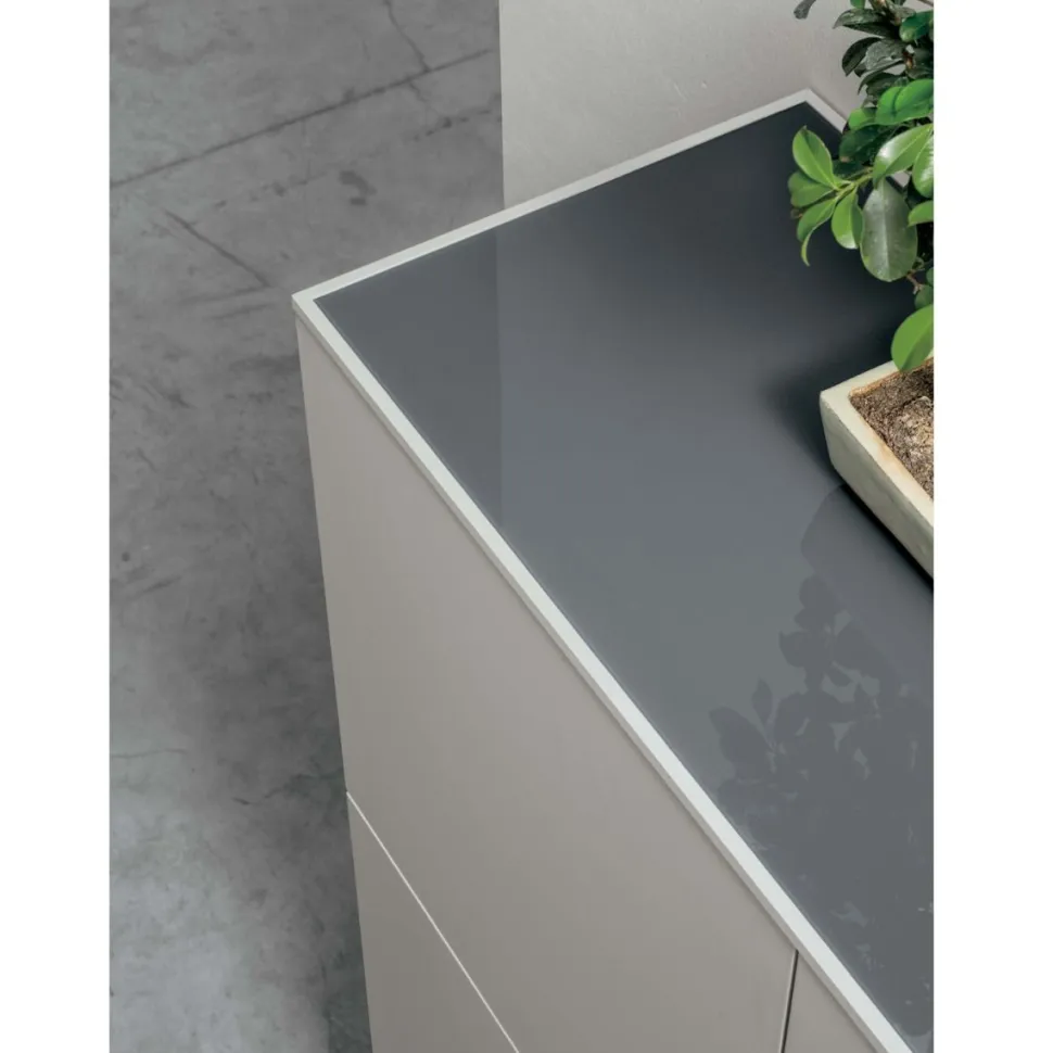 Credenza 4 ante con piedini in metallo Basilea linea Nais disponibile in vari colori