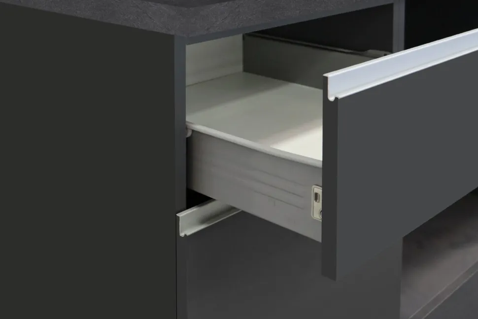 Cucina lineare moderna con maniglie a incasso in allumino Sendy in finitura Antracite Opaco e Ardesia