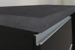 Cucina lineare moderna con maniglie a incasso in allumino Luis in finitura Antracite Opaco e Ardesia