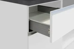 Cucina lineare moderna con maniglie a incasso in allumino Luis in finitura Bianco Lucido e Ardesia