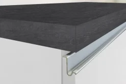 Cucina lineare moderna con maniglie a incasso in allumino Luis in finitura Bianco Lucido e Ardesia