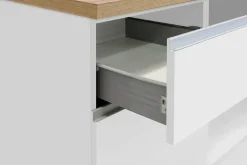 Cucina lineare moderna con maniglie a incasso in allumino Luis in finitura Bianco Lucido e Rovere