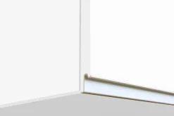 Cucina lineare moderna con maniglie a incasso in allumino Sendy in finitura Bianco Lucido e Ardesia