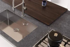 Cucina Moderna Flux Motus lineare con isola personalizzabile