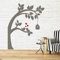 Decorazione in legno albero con casetta legno tortora