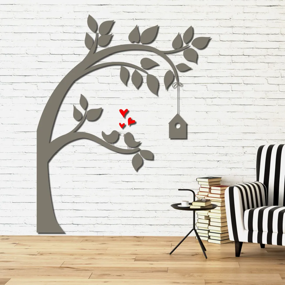 Decorazione in legno albero con casetta legno tortora