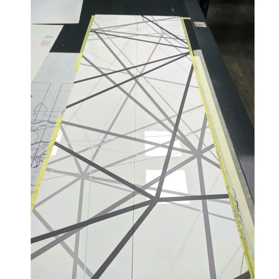 Guardaroba due ante linea Basic in finitura Bianco Lucido con grafica
