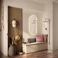 Ingresso moderno con Boiserie, specchio e cassettone in finitura Cashmere e Cadiz