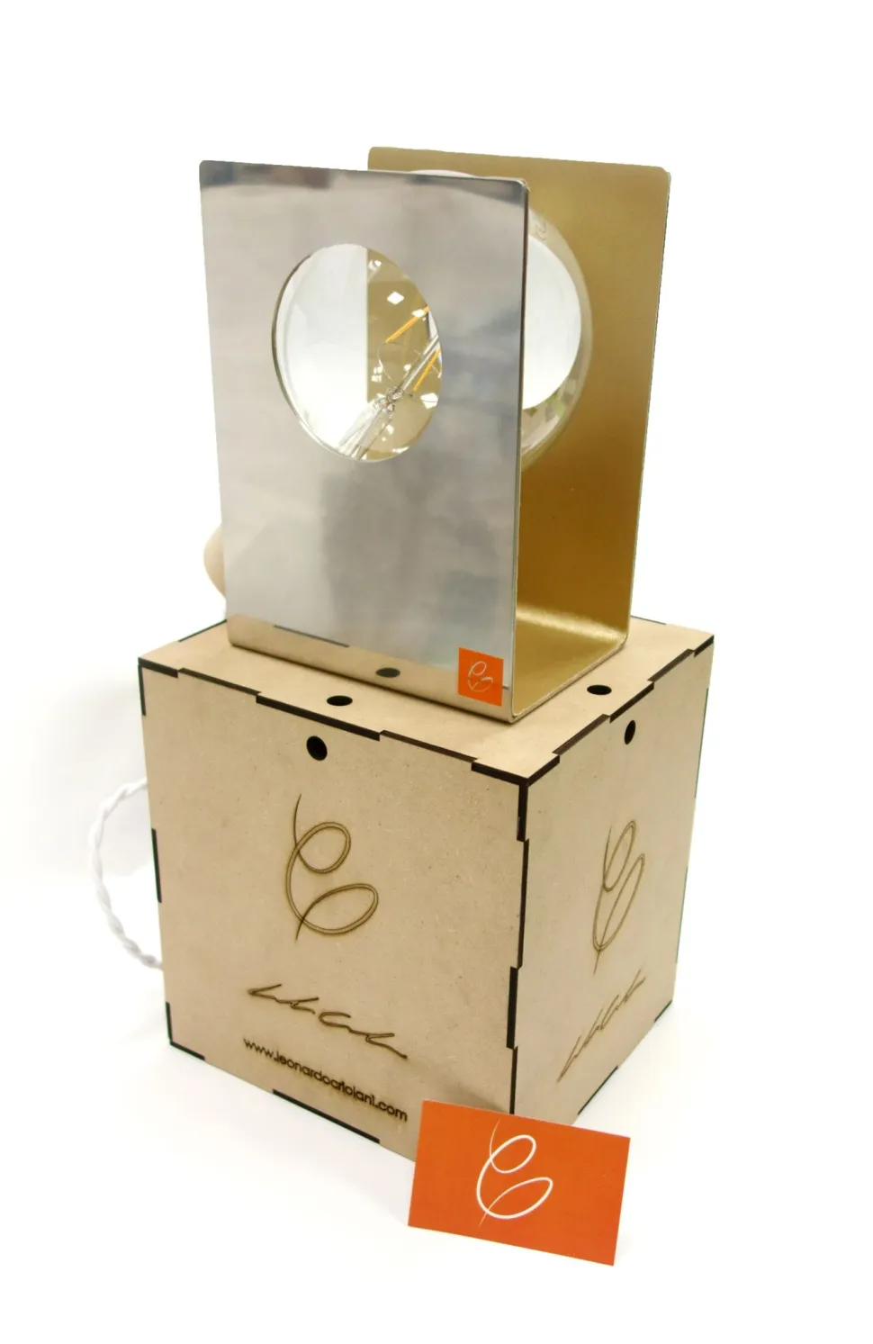 Lampada da Tavolo Moderna Altair in Metallo e Pelle - Design Leonardo Criolani