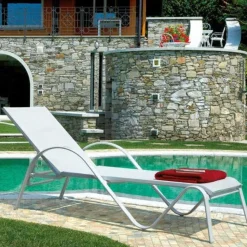 Lettino Prendisole Arrecife in Alluminio Bianco Opaco e Textilene Avorio