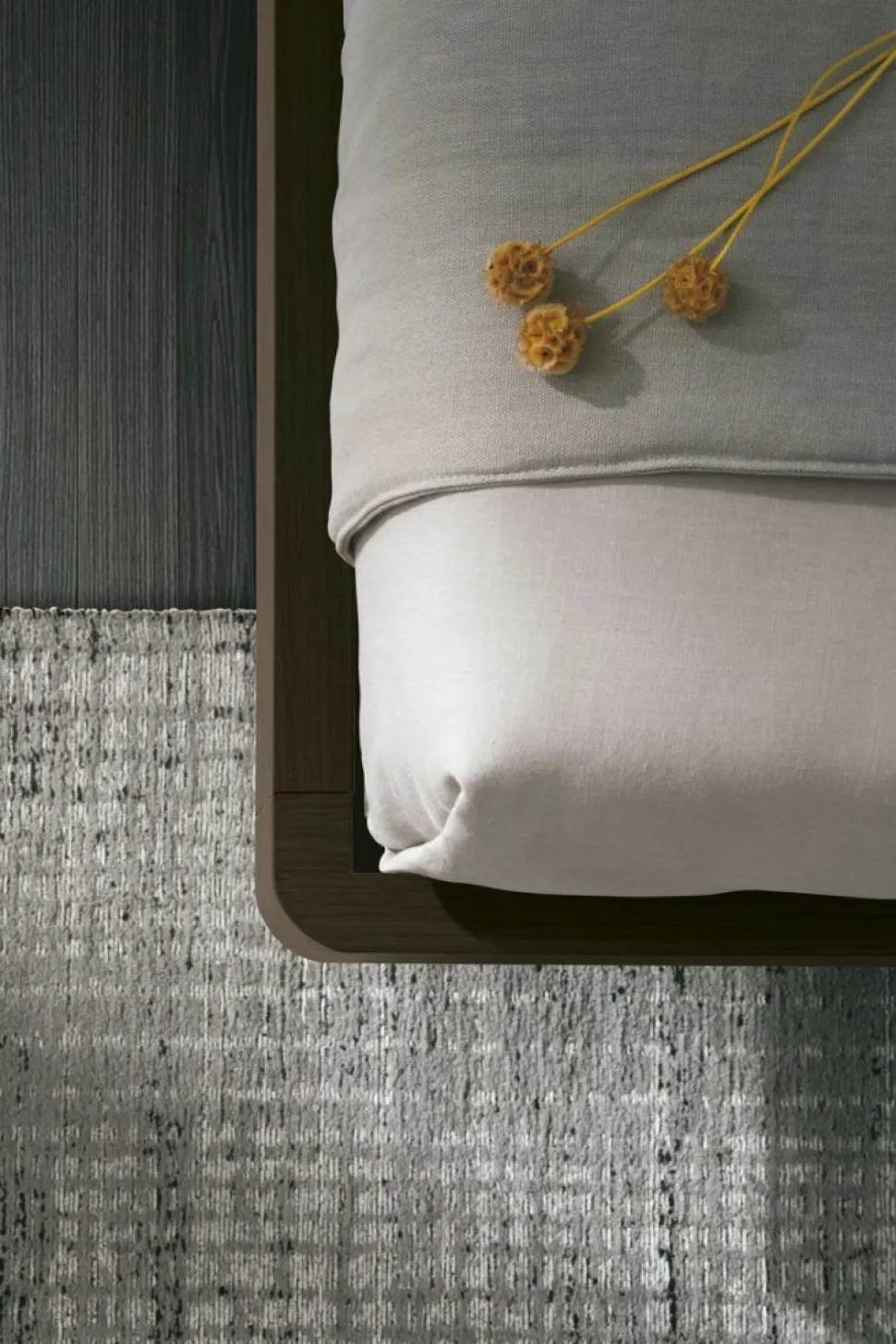 Letto con inserto in tessuto matrimoniale Dorian disponibile in 2 misure e vari colori