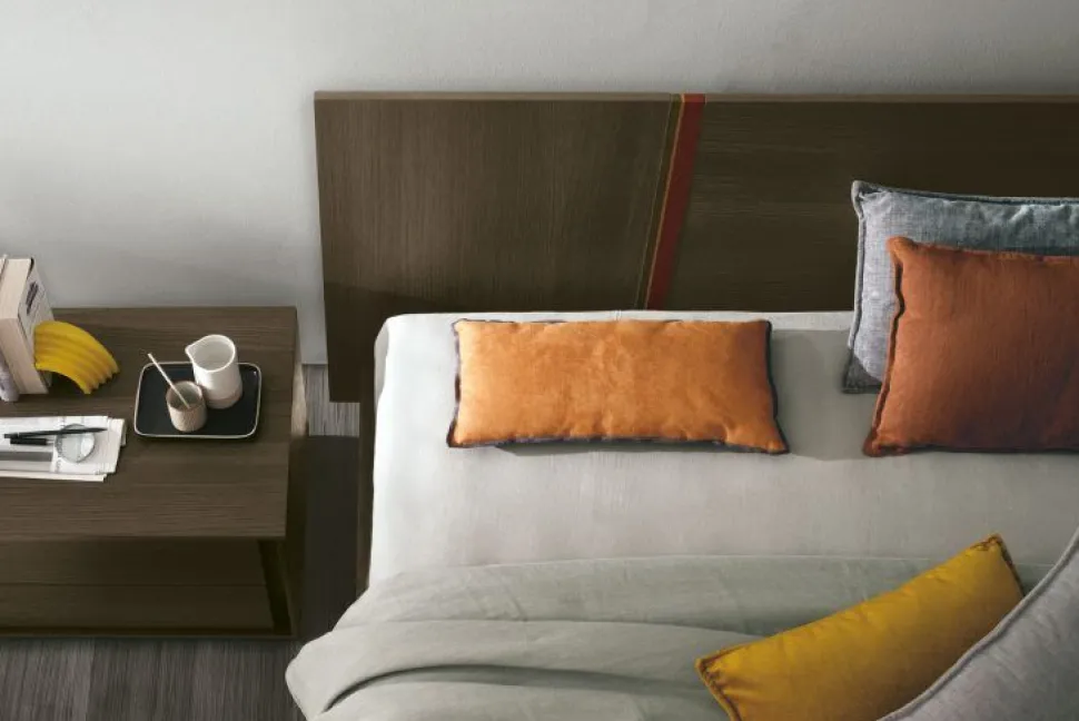 Letto con inserto in tessuto matrimoniale Dorian disponibile in 2 misure e vari colori