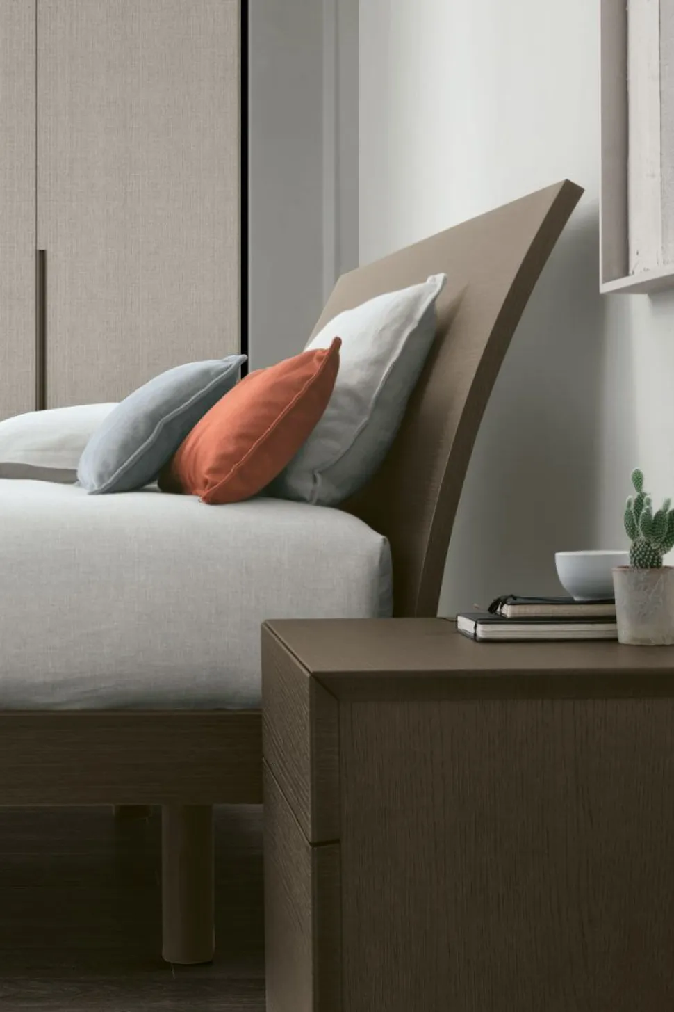 Letto con testiera curva matrimoniale Cleopatra disponibile in 2 misure e vari colori