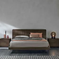 Letto con testiera inclinata matrimoniale Fanny disponibile in 2 misure e vari colori