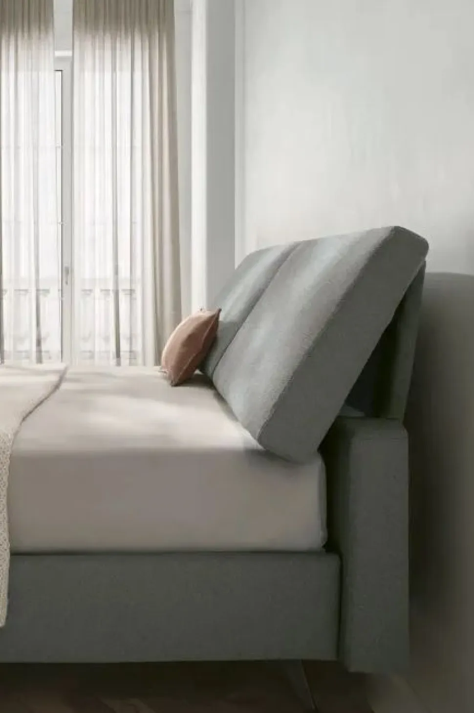 Letto in tessuto imbottito matrimoniale con testiera reclinabile disponibile in 2 misure e vari colori