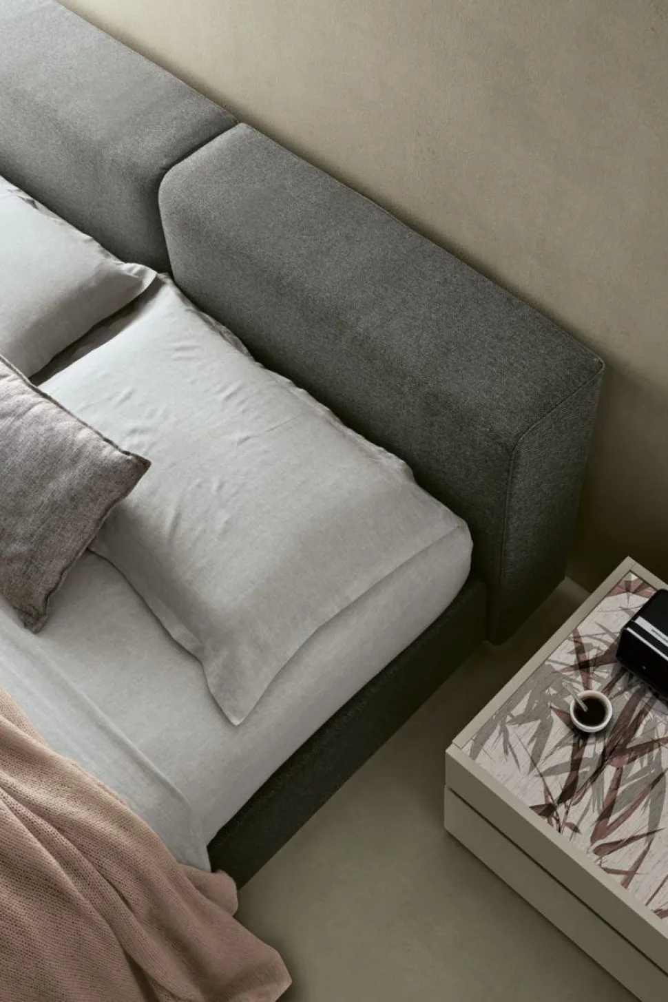 Letto in tessuto imbottito matrimoniale Veronica disponibile in 2 misure e vari colori