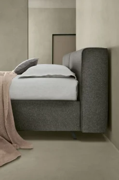 Letto in tessuto imbottito matrimoniale Veronica disponibile in 2 misure e vari colori