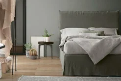 Letto in tessuto imbottito matrimoniale Ares disponibile in 2 misure e vari colori