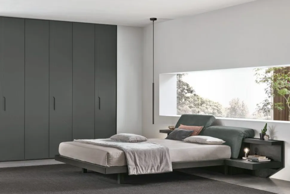 Letto in tessuto imbottito matrimoniale con cuscini reclinabili e comodini integrati Amedeo disponibile in vari colori