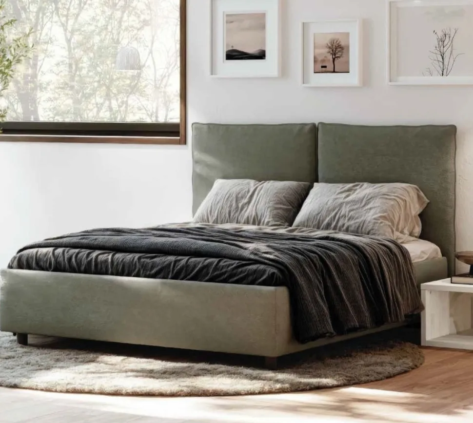 Letto matrimoniale imbottito Soft Sage con testiera a doppia cuscinatura disponibile in vari colori