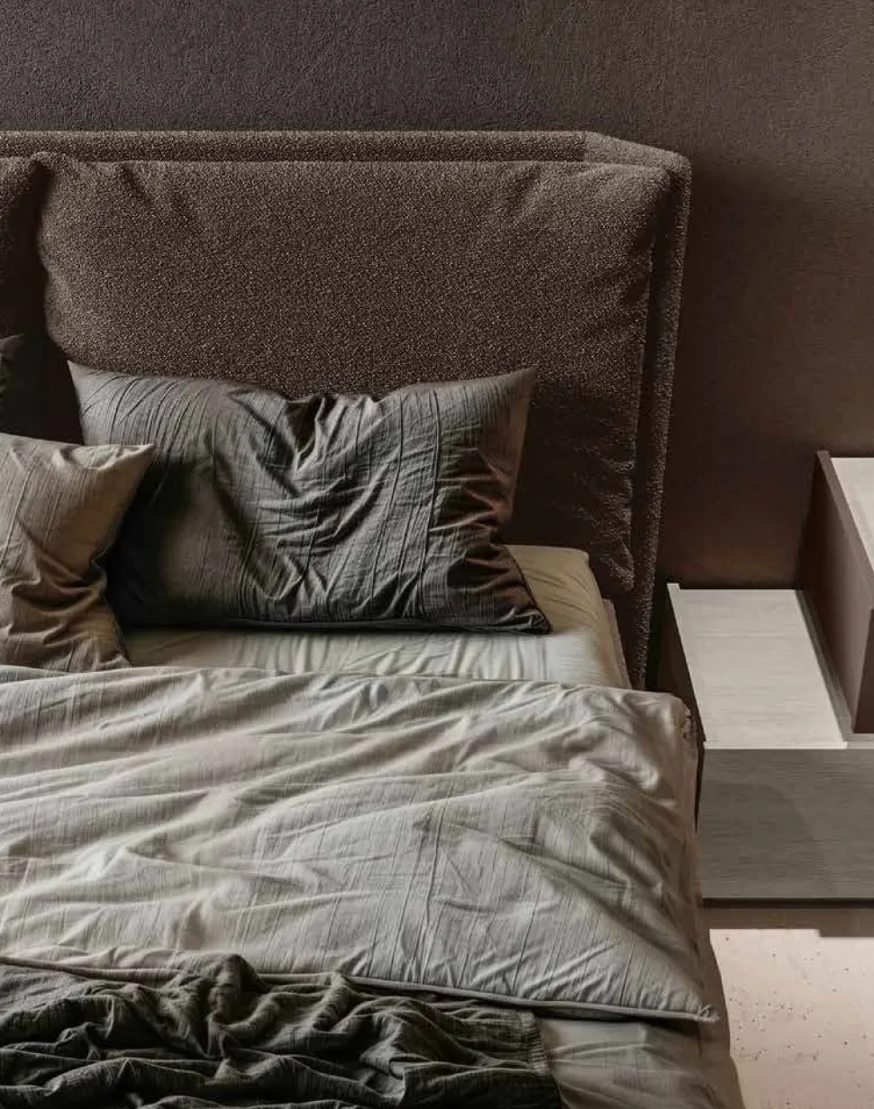 Letto matrimoniale imbottito Stone Soft con testiera maxi cuscini disponibile in vari colori