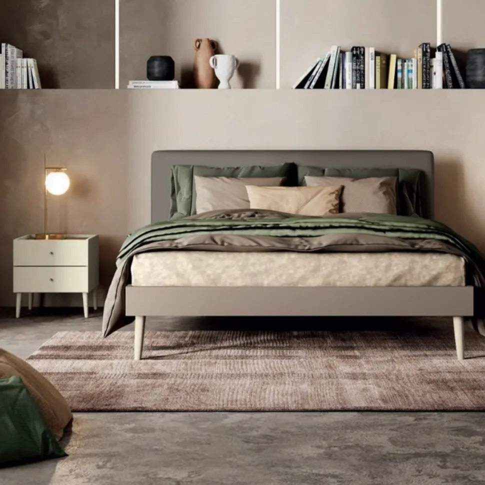 Letto matrimoniale in legno con testiera imbottita modello Constantine linea Lotto