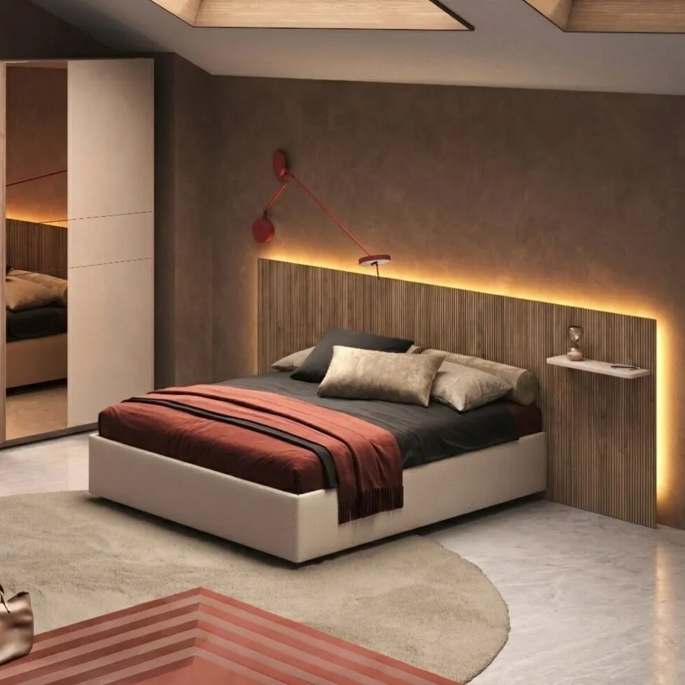 Letto matrimoniale moderno con testiera Noce Caramello Cannettata e Giroletto imbottito
