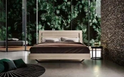 Letto matrimoniale moderno in Olmo con piede in metallo disponibile in vari colori